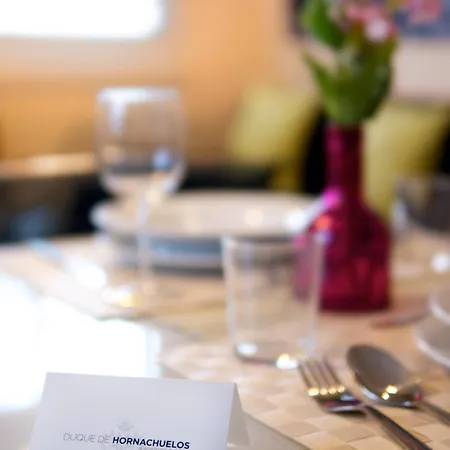 霍纳什勒斯伯爵旅游公寓酒店